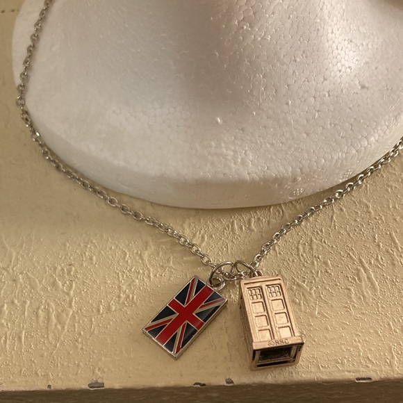 😎3/$10 🆕💙Dr Who- Tardis and Union Jack Necklace - Picture 3 of 7